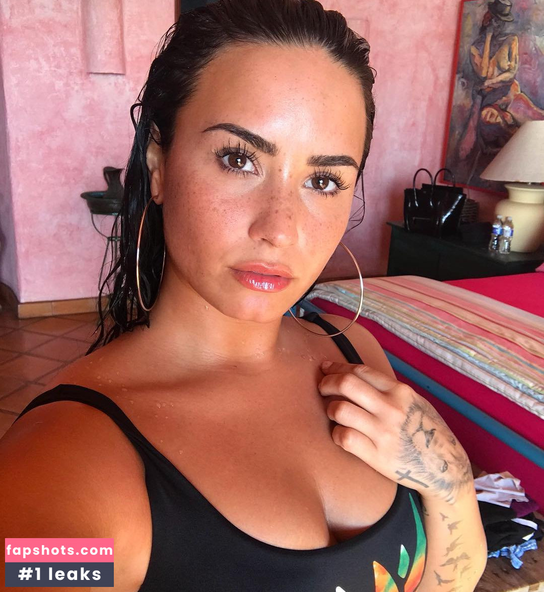 Demi Lovato gallery photo #1524