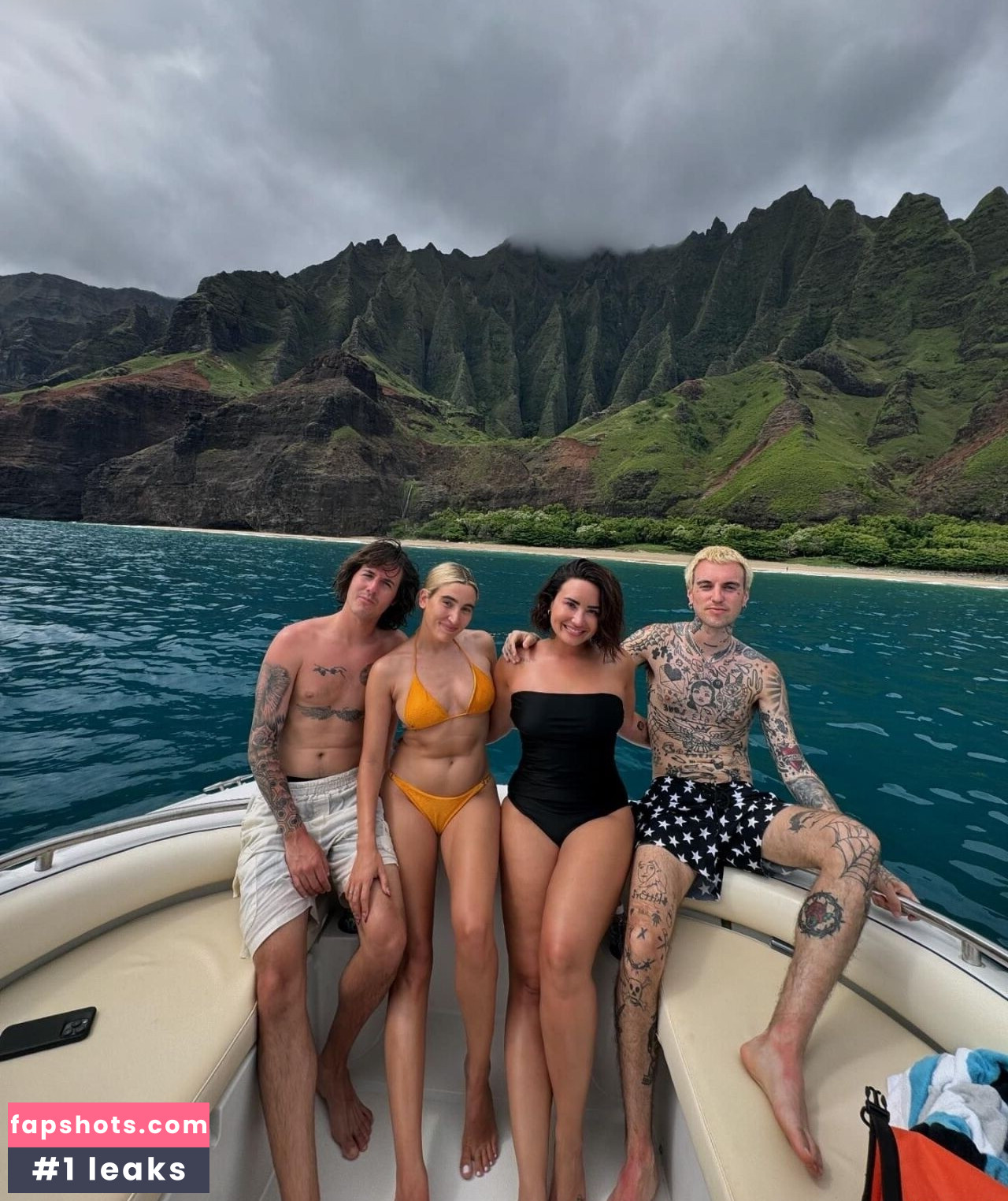 Demi Lovato gallery photo #154