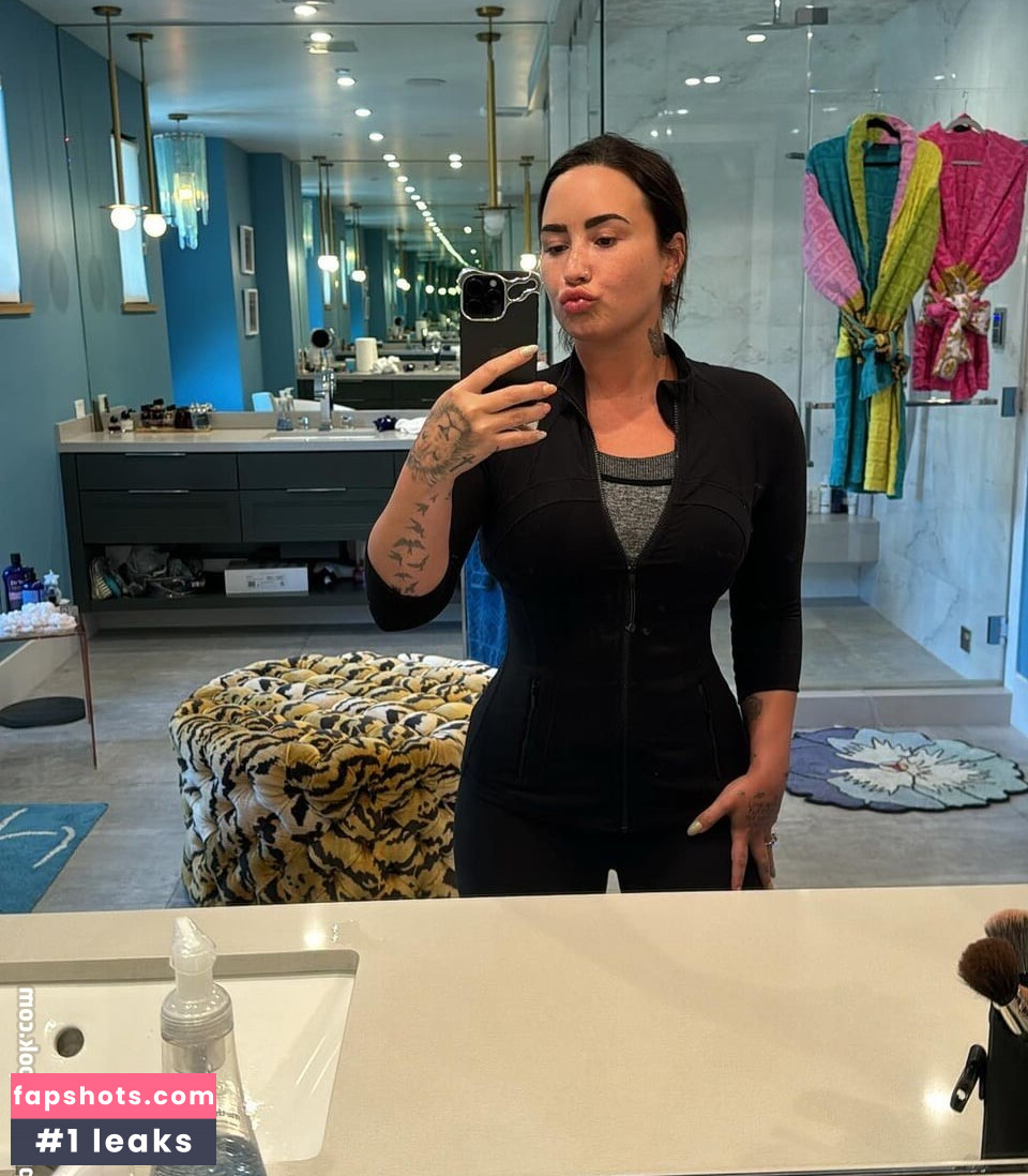 Demi Lovato gallery photo #156