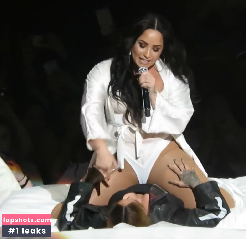 Demi Lovato gallery photo #1553