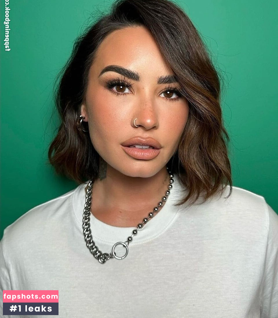 Demi Lovato gallery photo #157