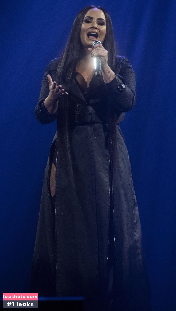 Demi Lovato gallery photo #1583