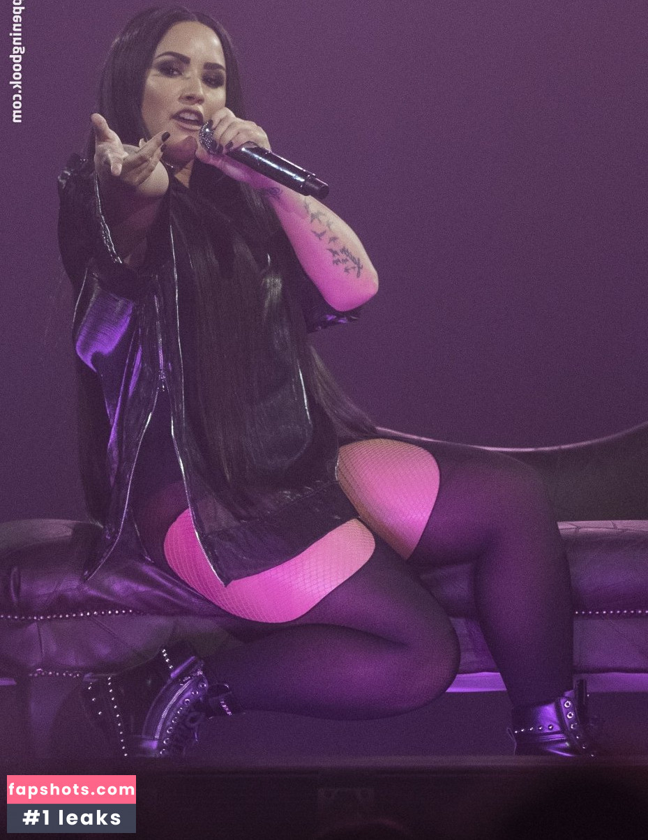 Demi Lovato gallery photo #1595