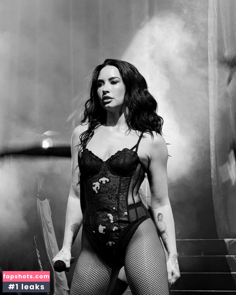 Demi Lovato gallery photo #17