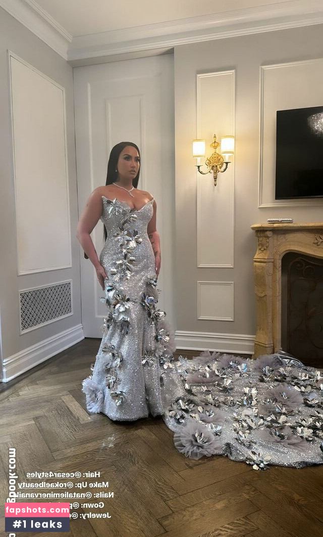 Demi Lovato gallery photo #199