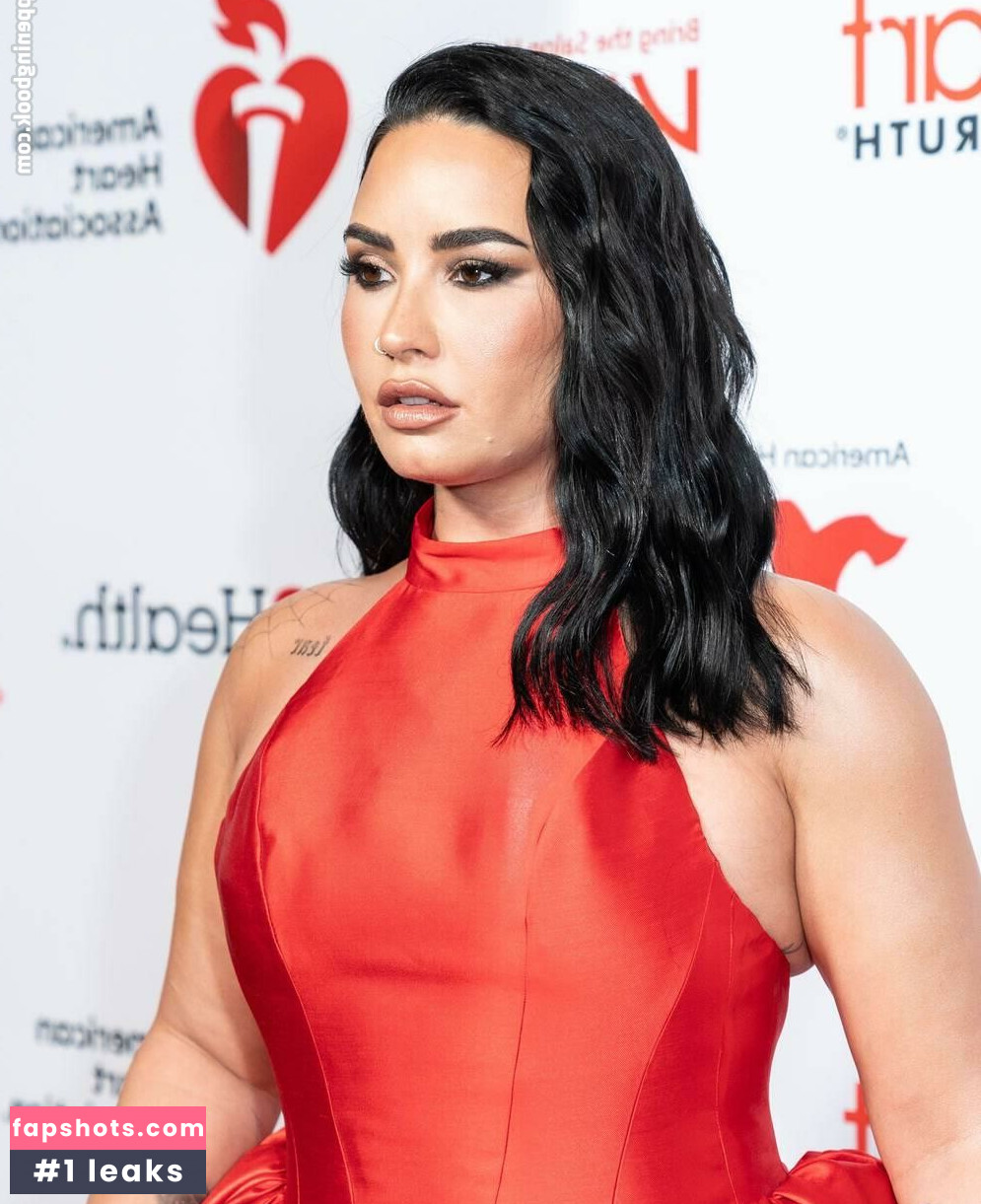 Demi Lovato gallery photo #240