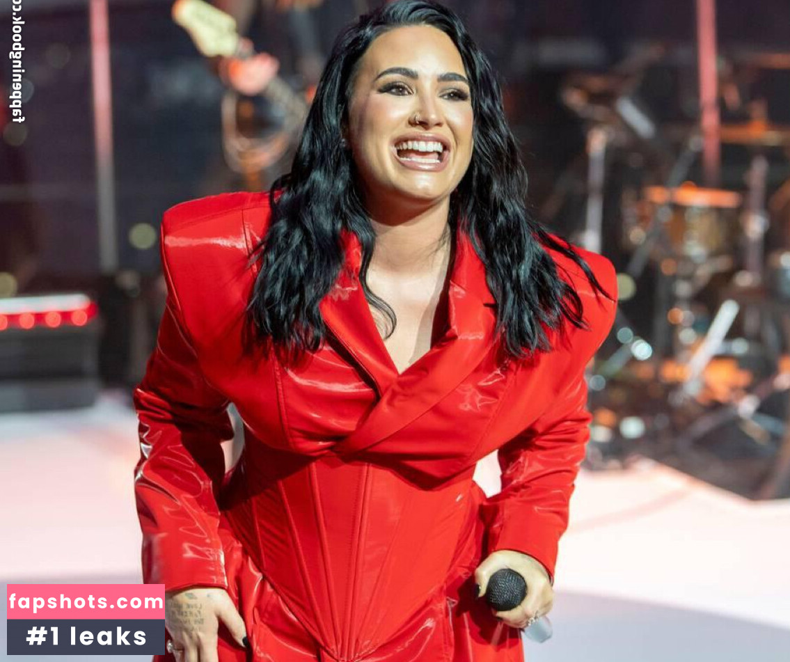 Demi Lovato gallery photo #243