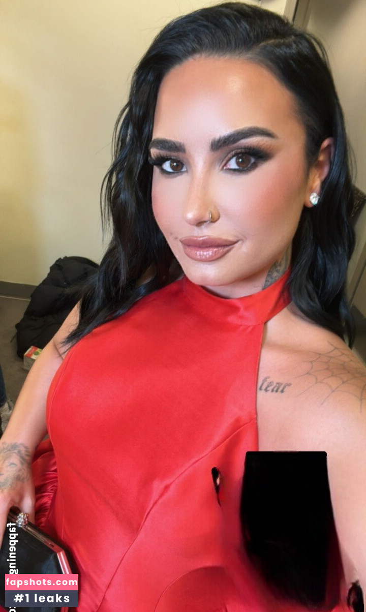 Demi Lovato gallery photo #246
