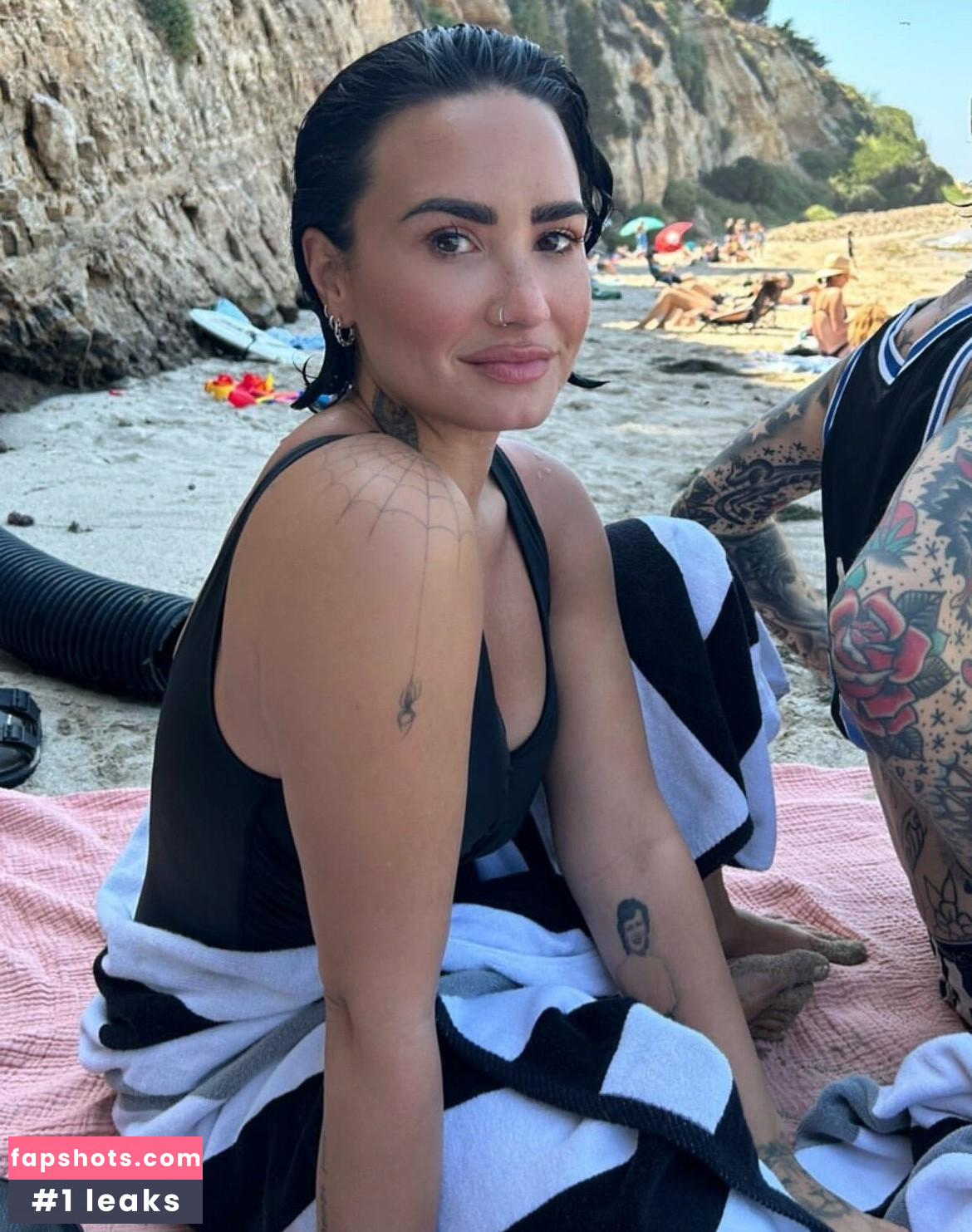 Demi Lovato gallery photo #308