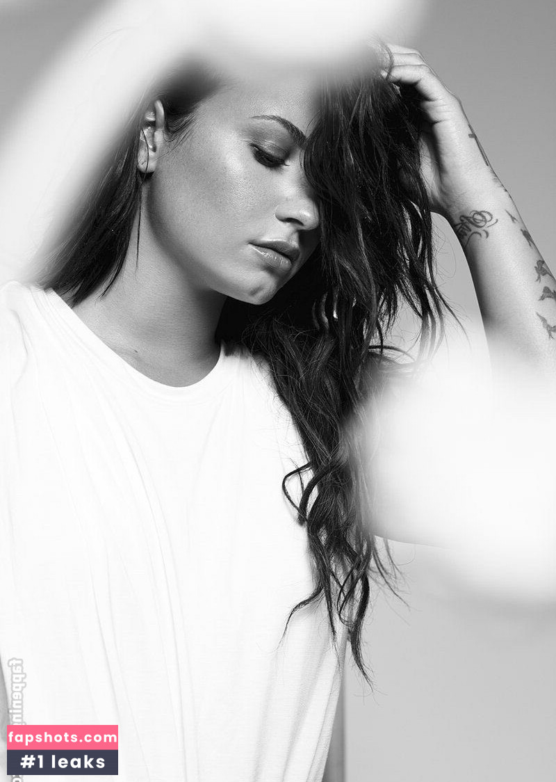 Demi Lovato gallery photo #315