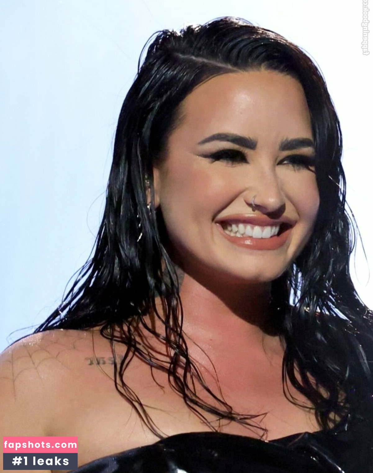 Demi Lovato gallery photo #319