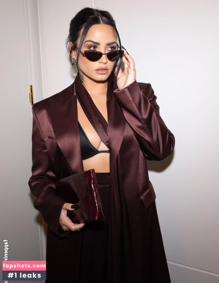 Demi Lovato gallery photo #337