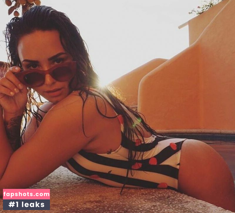 Demi Lovato gallery photo #370