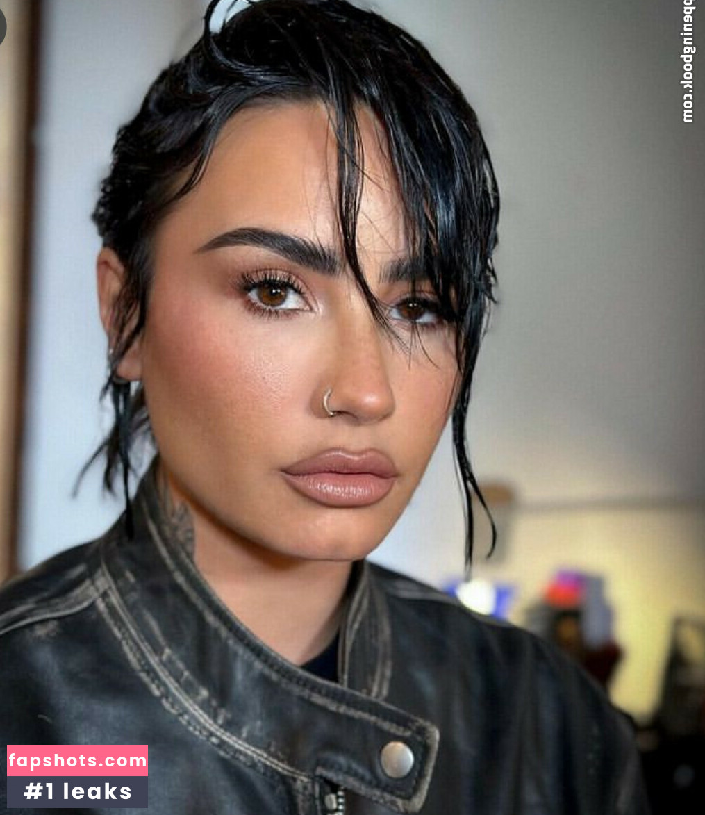 Demi Lovato gallery photo #393