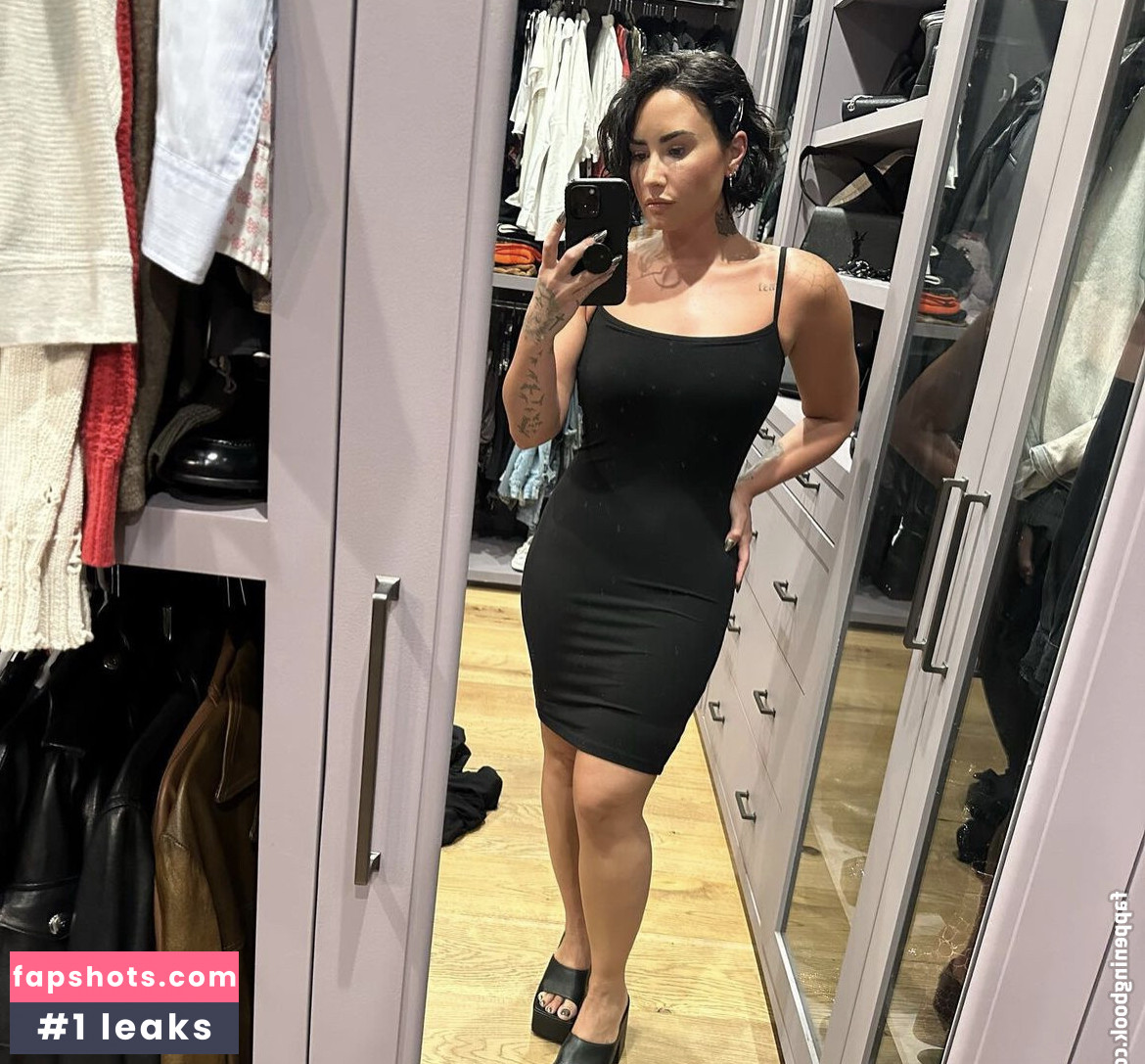 Demi Lovato gallery photo #398