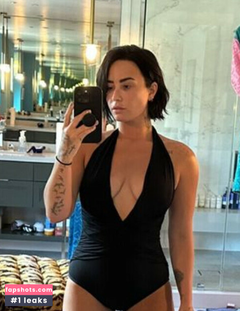 Demi Lovato gallery photo #400