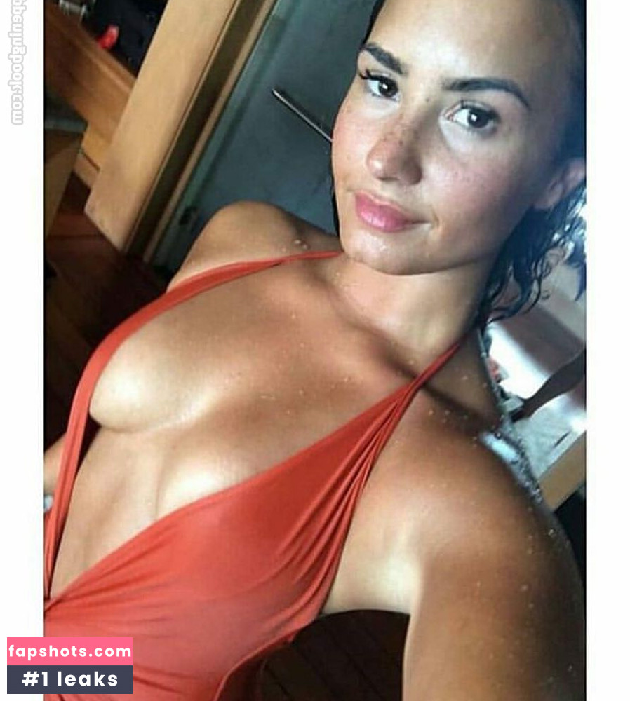 Demi Lovato gallery photo #420