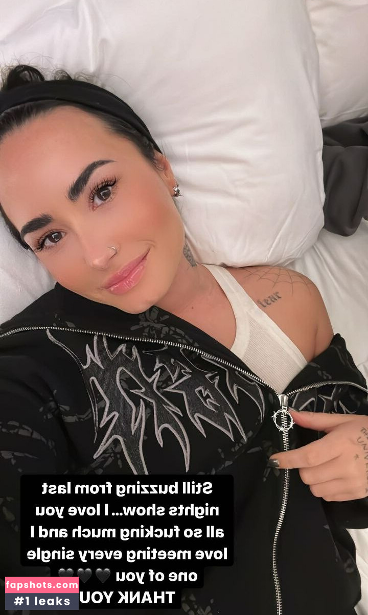 Demi Lovato gallery photo #431