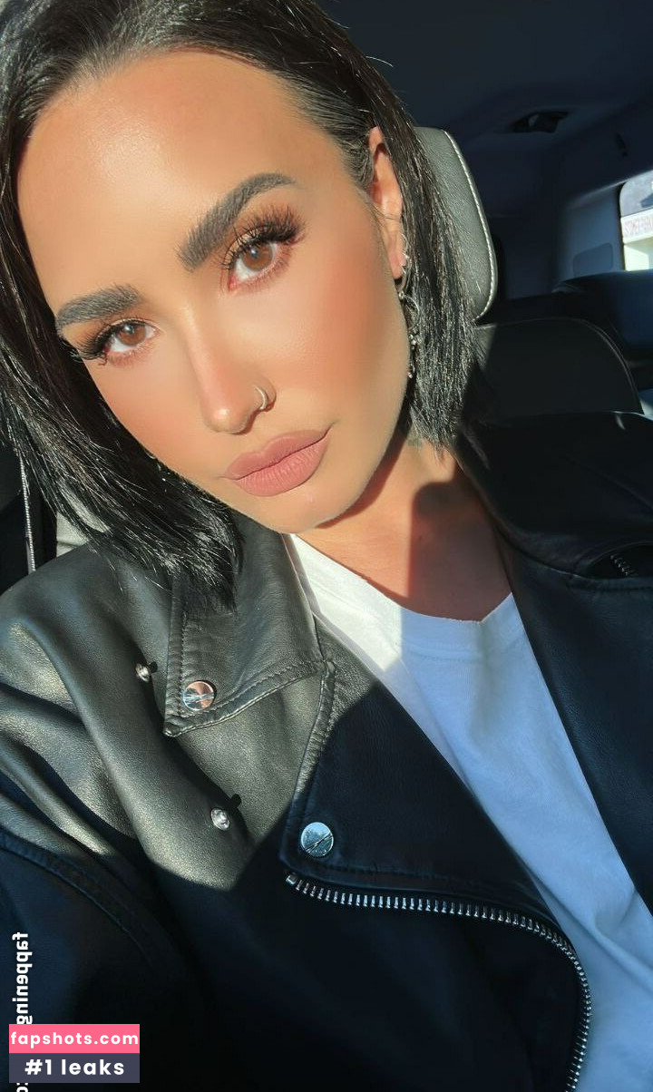 Demi Lovato gallery photo #435