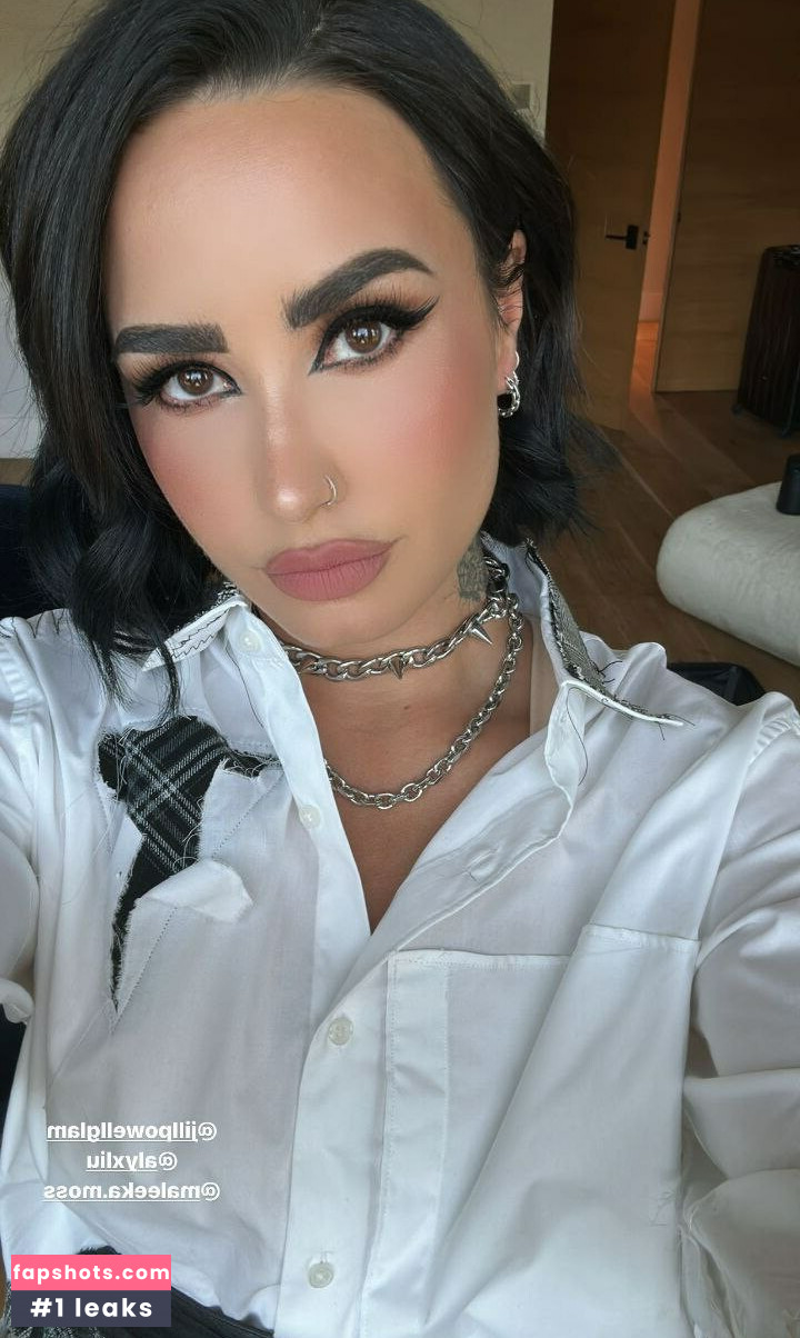 Demi Lovato gallery photo #436