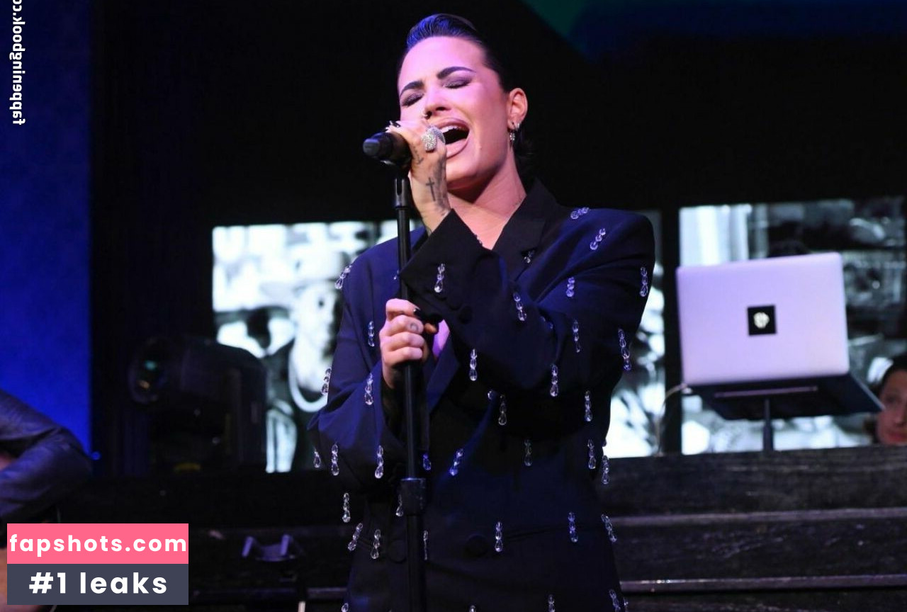 Demi Lovato gallery photo #532