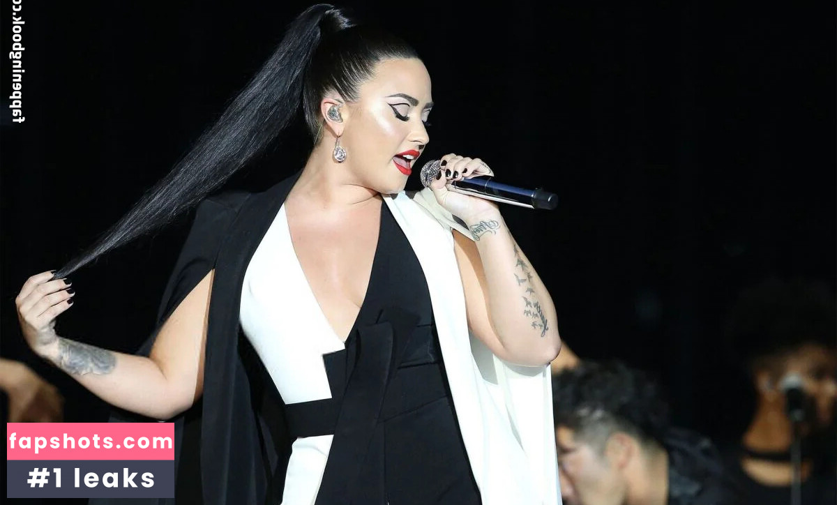 Demi Lovato gallery photo #535