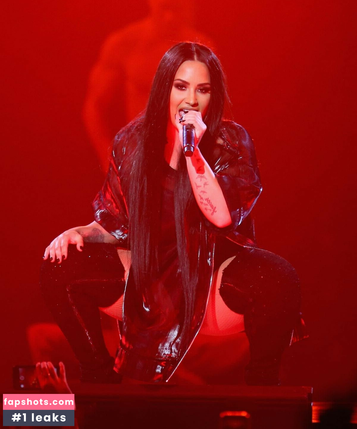 Demi Lovato gallery photo #543