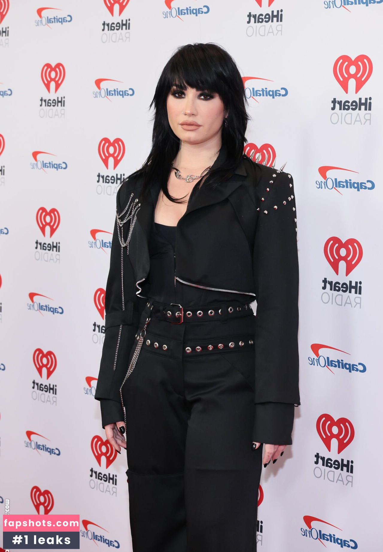 Demi Lovato gallery photo #568