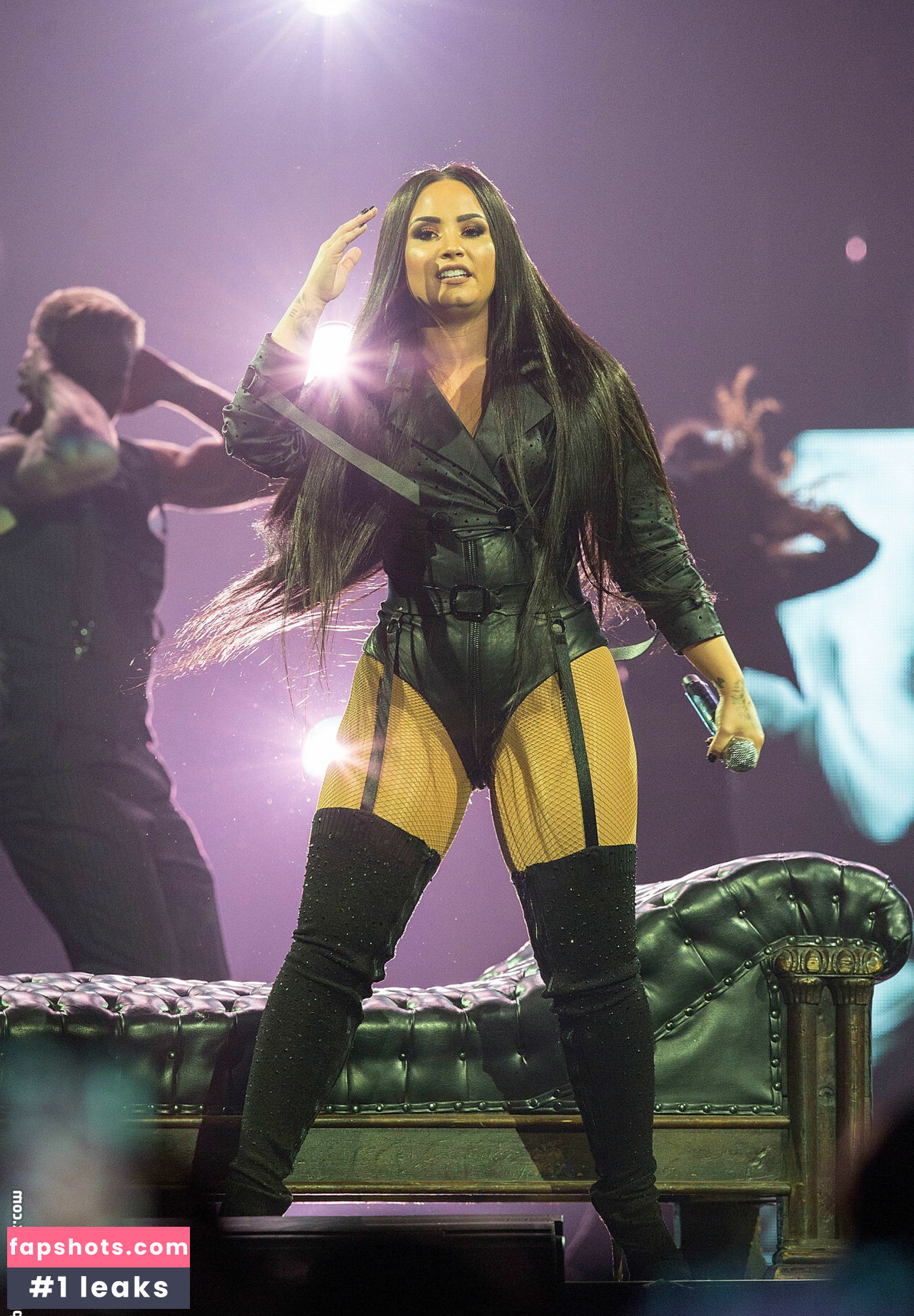 Demi Lovato gallery photo #585