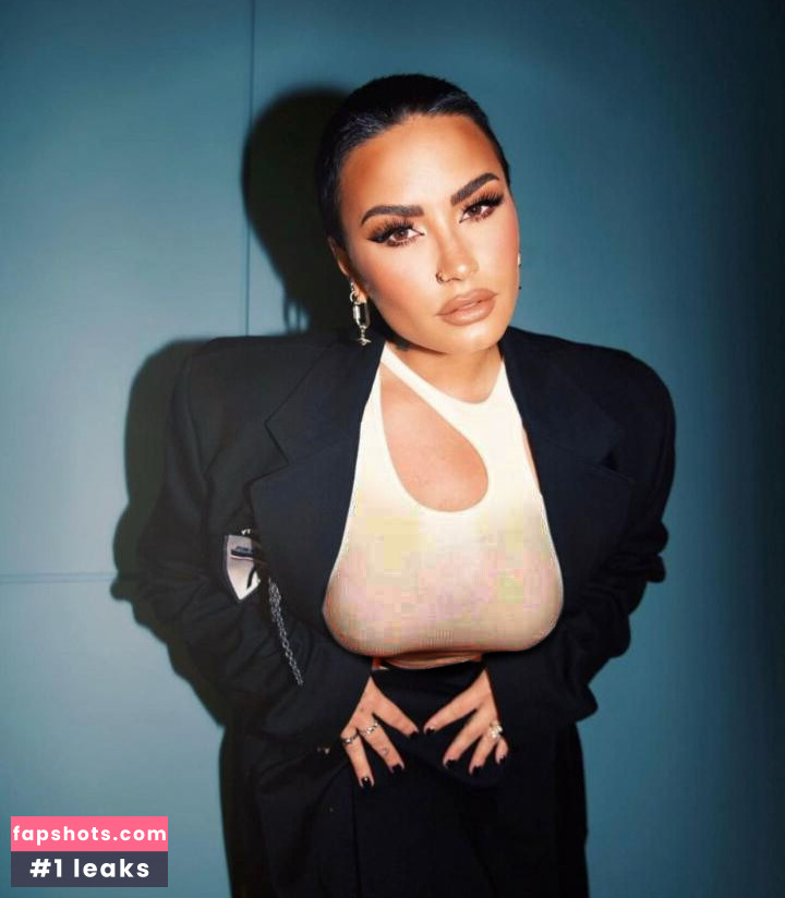 Demi Lovato gallery photo #658