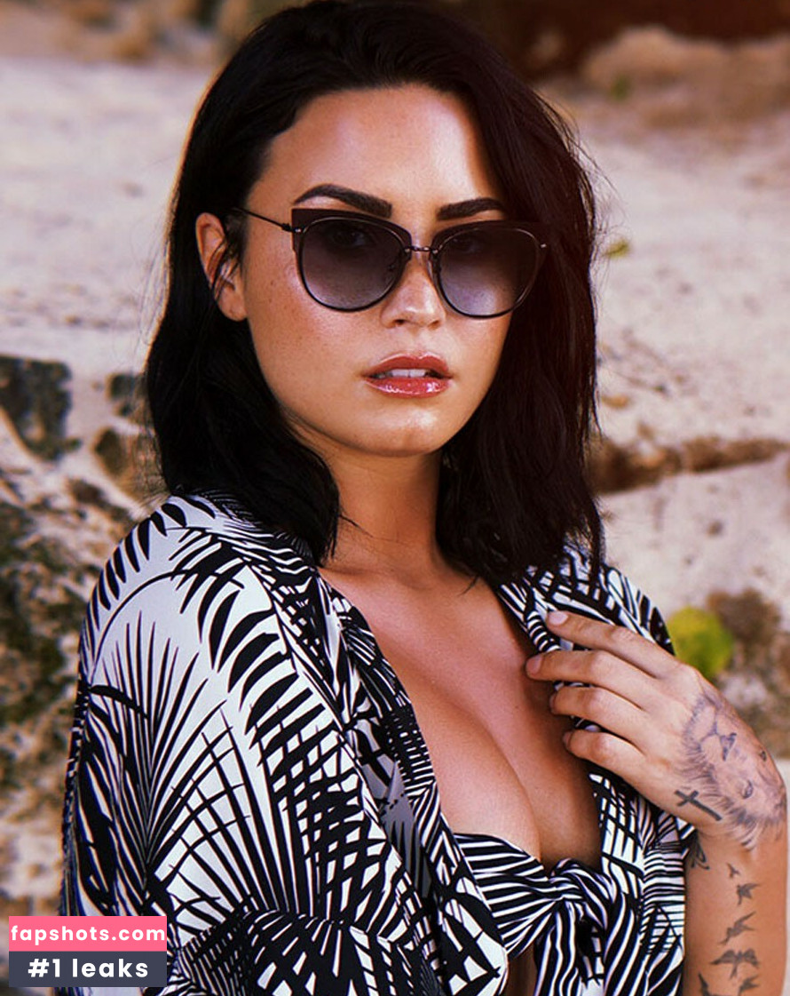 Demi Lovato gallery photo #662