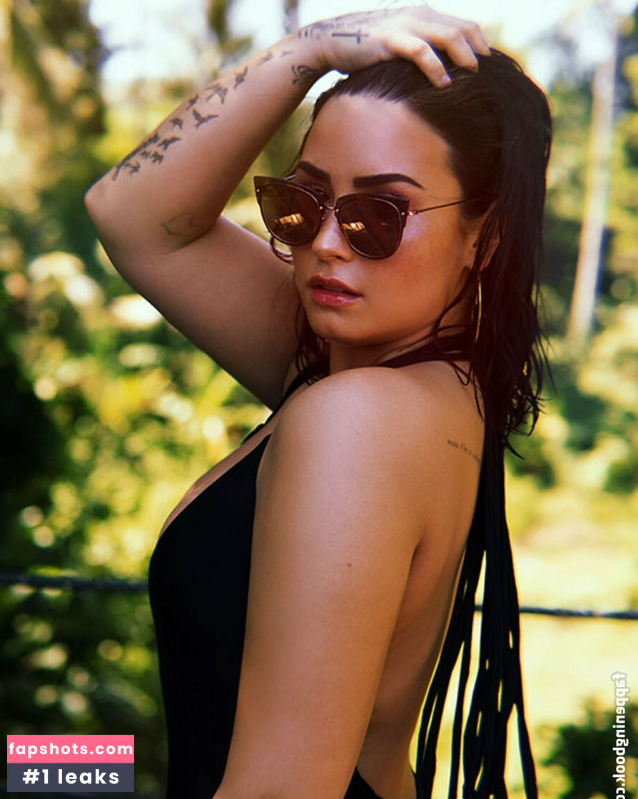 Demi Lovato gallery photo #668