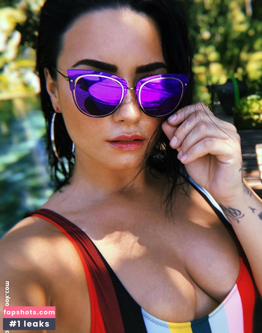 Demi Lovato gallery photo #671