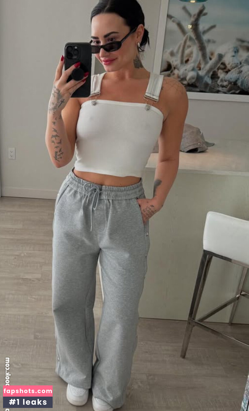 Demi Lovato gallery photo #75