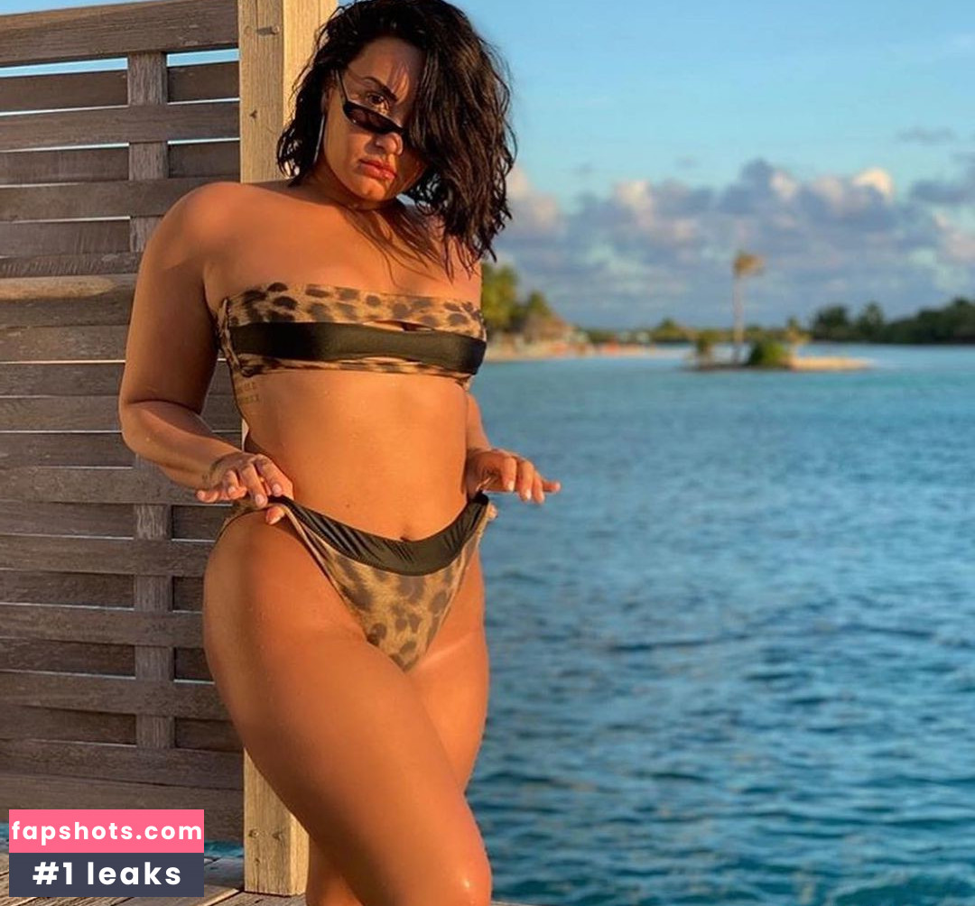 Demi Lovato gallery photo #785