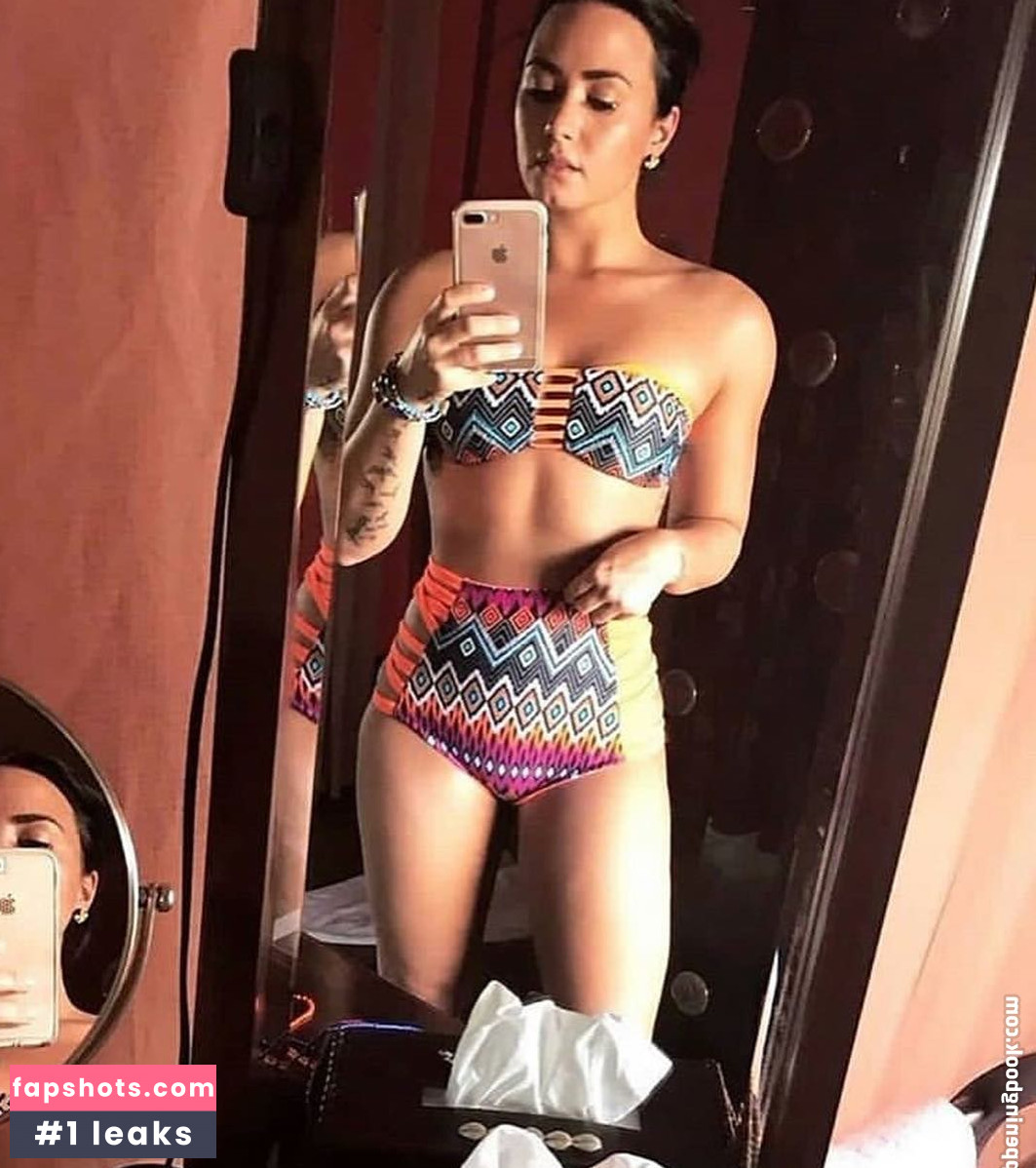 Demi Lovato gallery photo #791