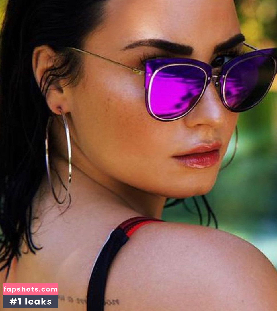 Demi Lovato gallery photo #798