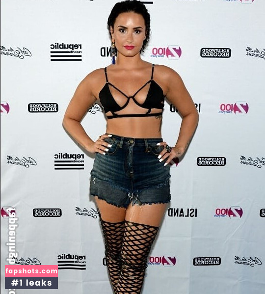 Demi Lovato gallery photo #800