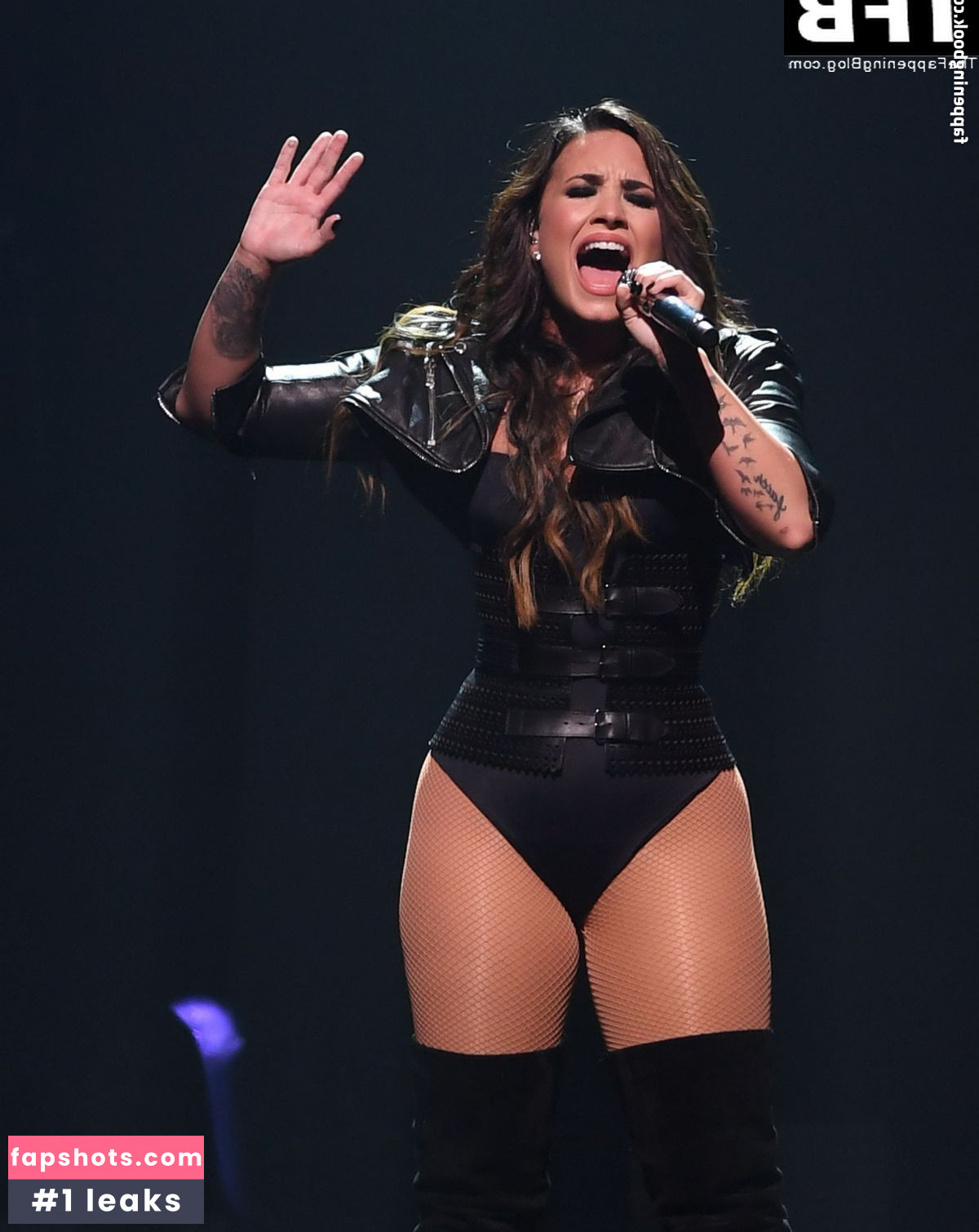 Demi Lovato gallery photo #823
