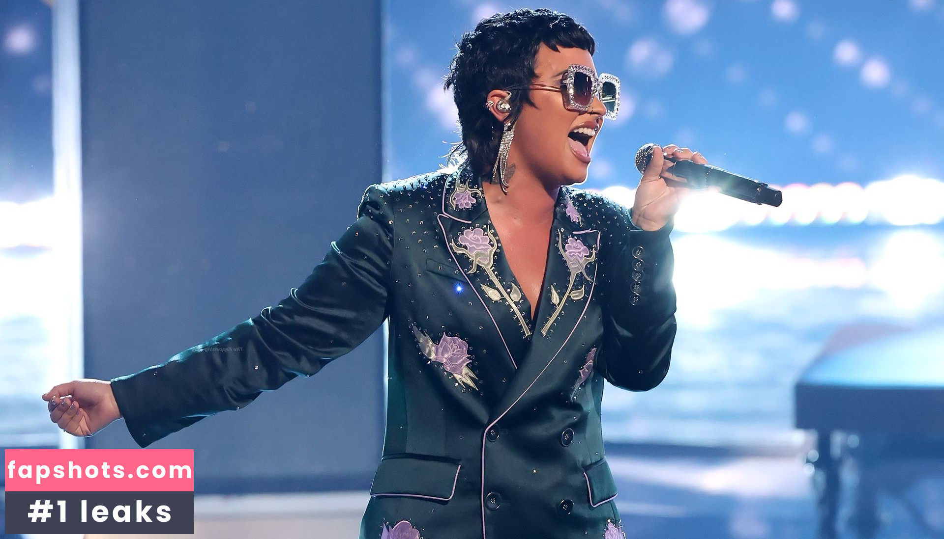 Demi Lovato gallery photo #896