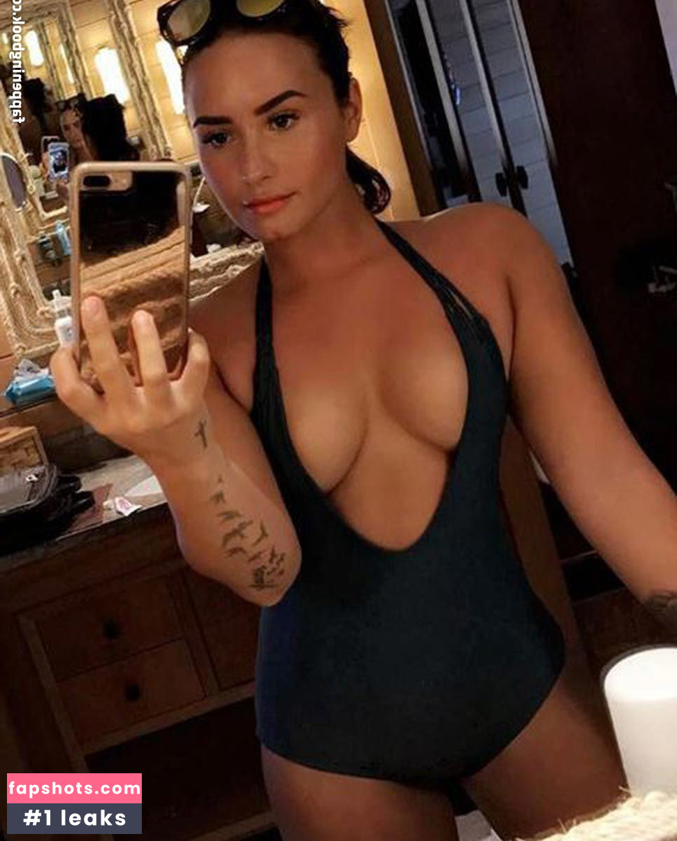 Demi Lovato gallery photo #976