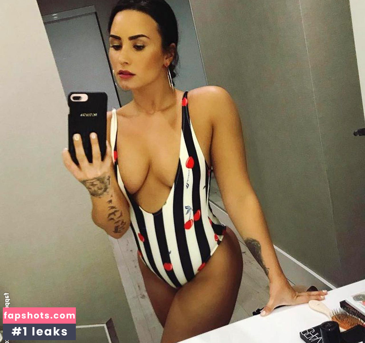 Demi Lovato gallery photo #985