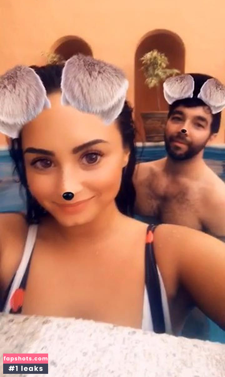 Demi Lovato gallery photo #988