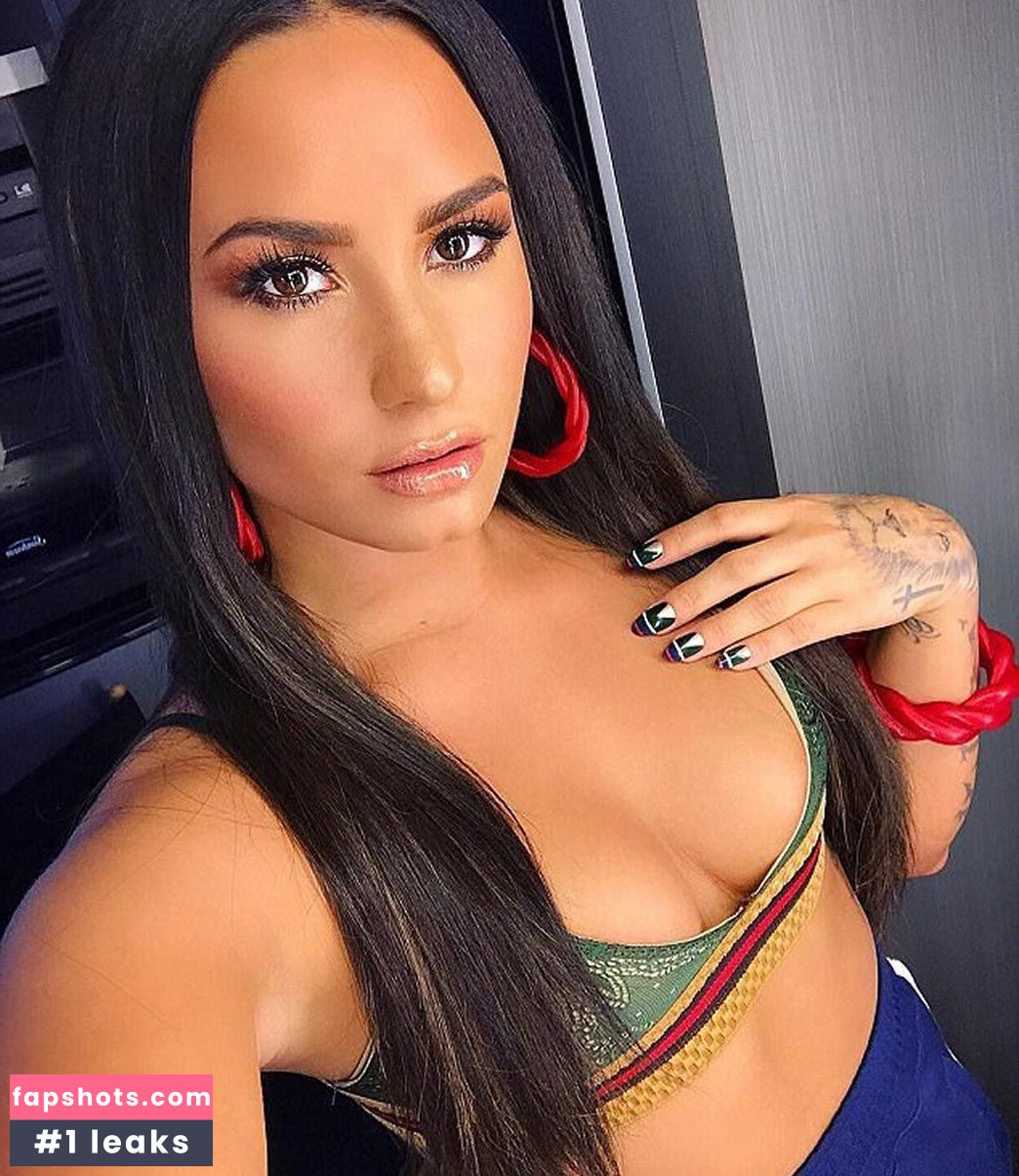 Demi Lovato gallery photo #989