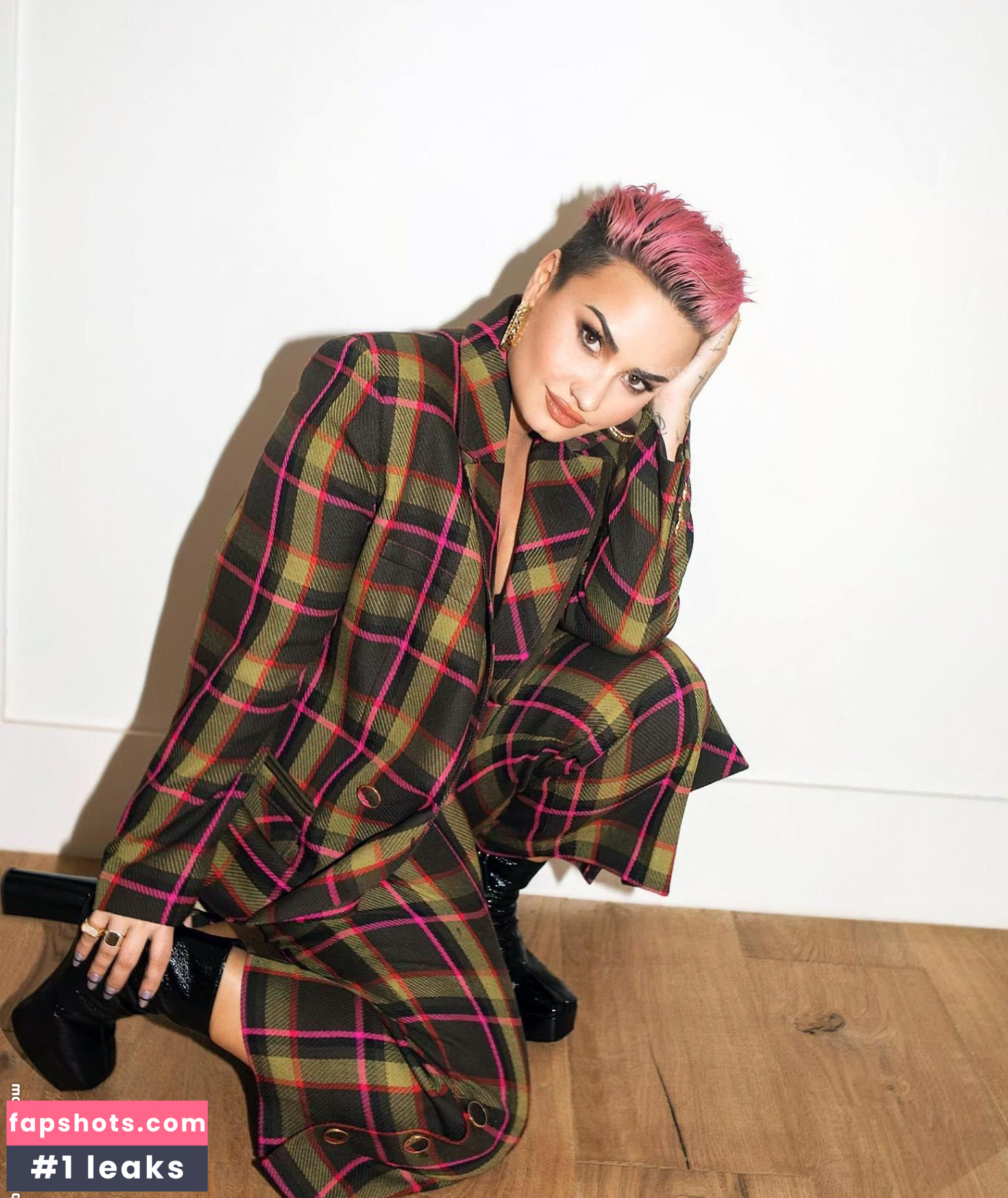 Demi Lovato gallery photo #998