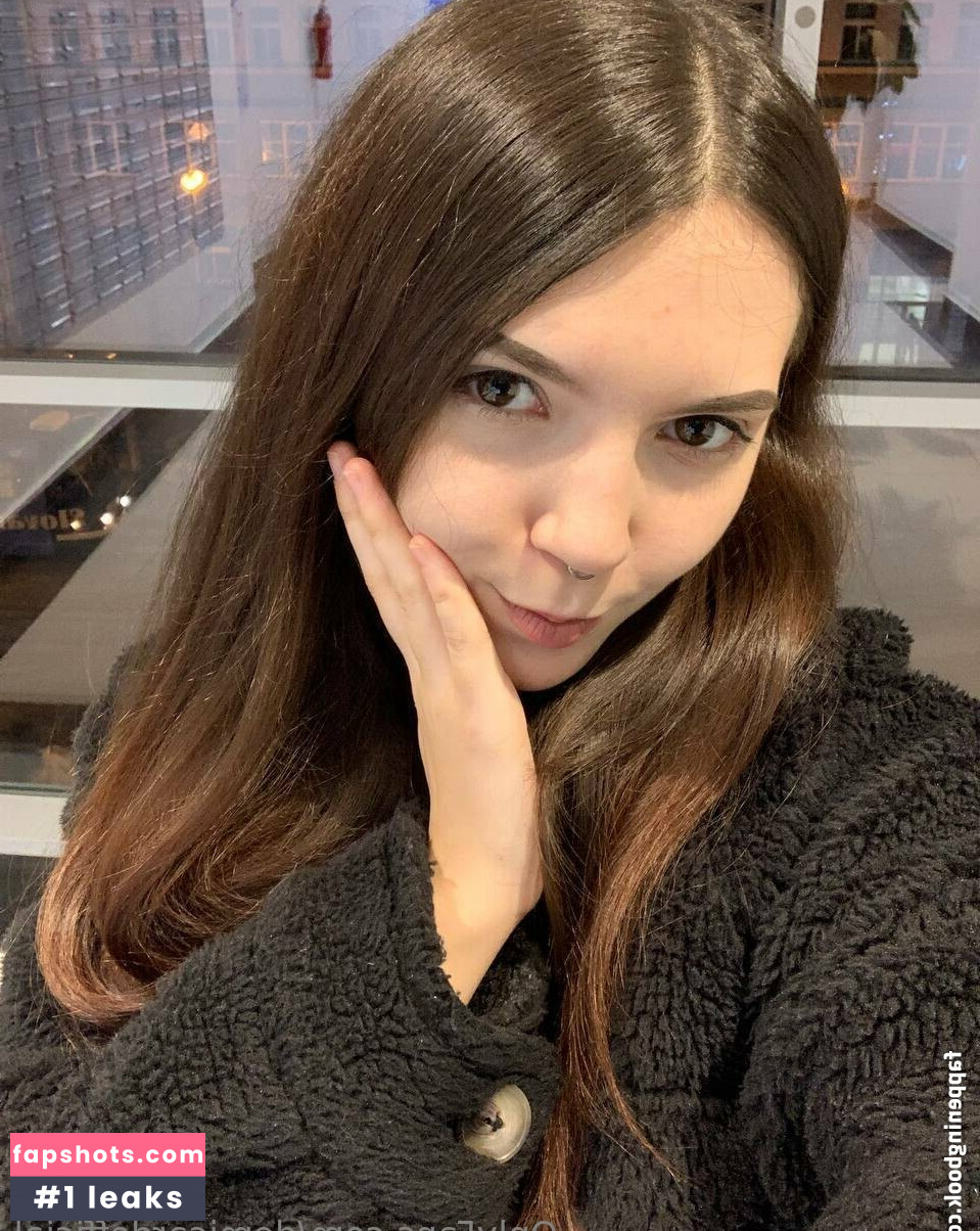 demicardofficial nude babe gallery