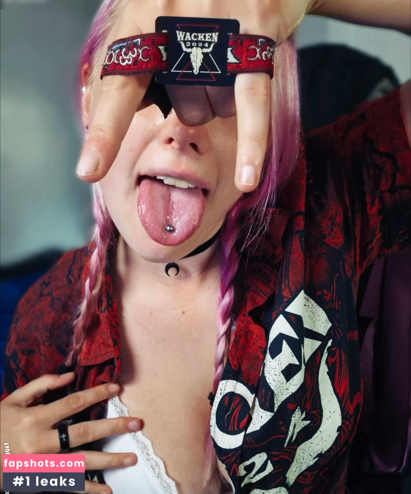 DemonicLiz gallery photo #3