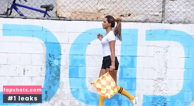 Denise Bueno gallery photo #8