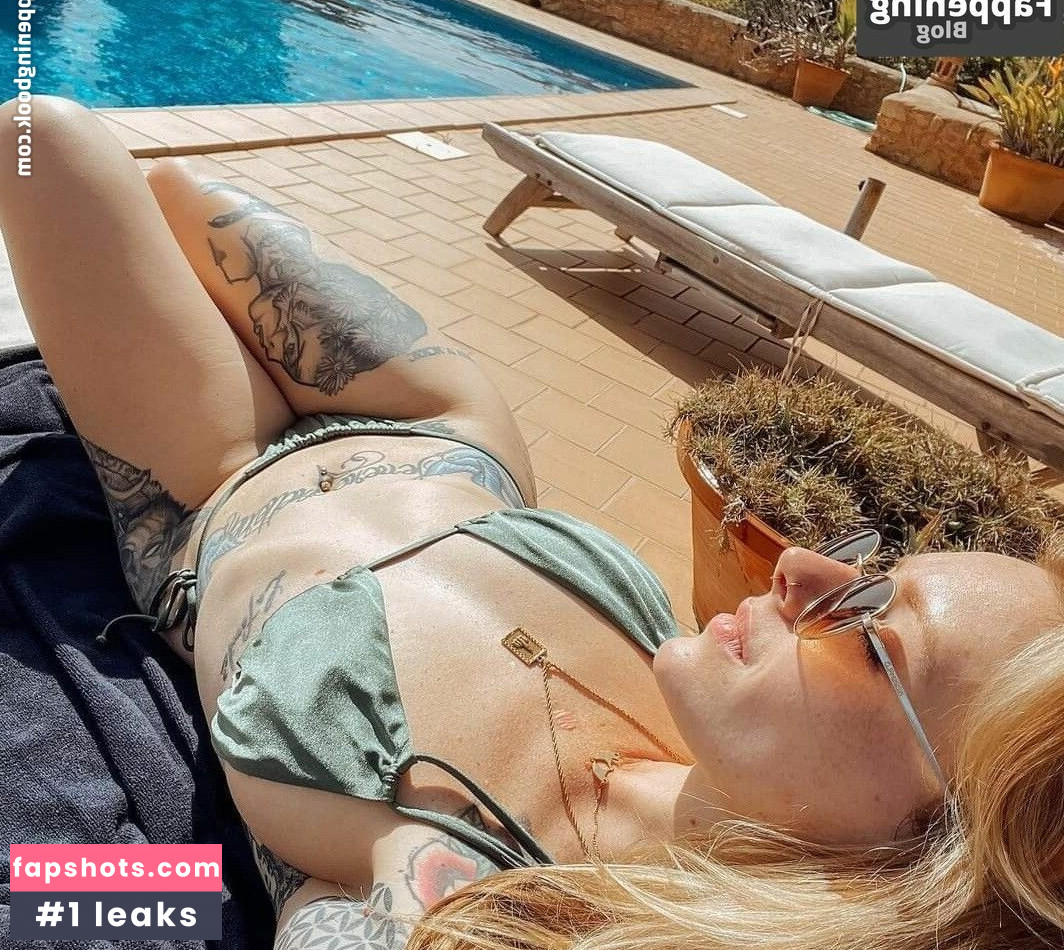 Denise Duck gallery photo #11