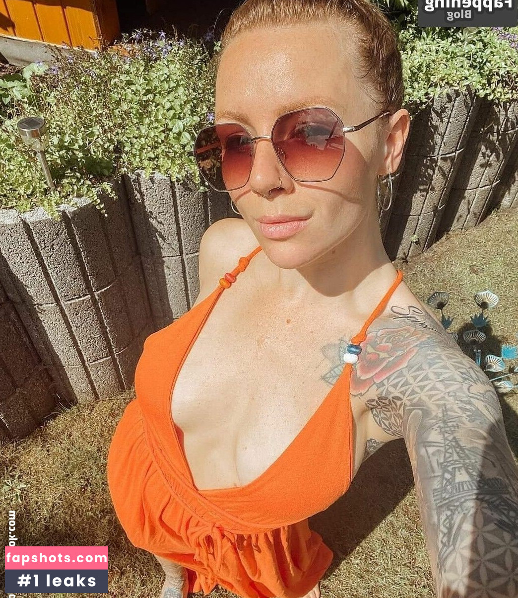 Denise Duck nude babe gallery